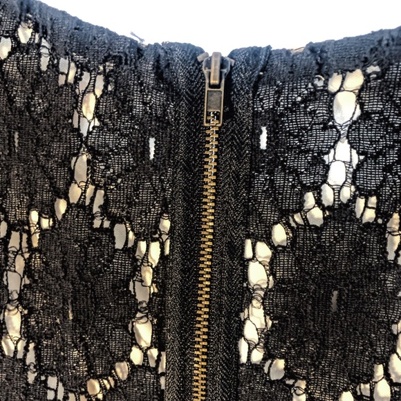 Dress up for any occasion - Picture 3 of 4